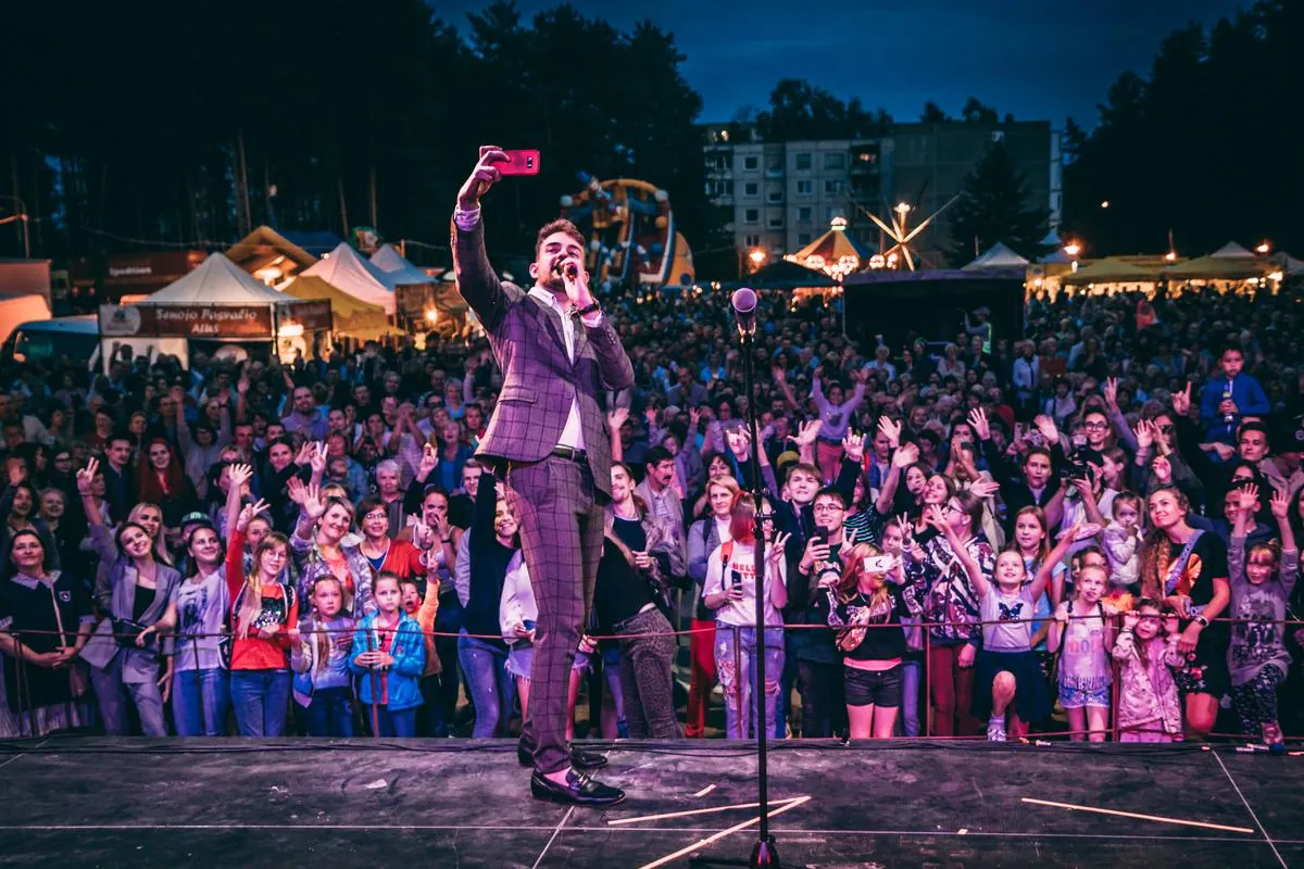 Vestuvių komanda ir jaunavedžiai
